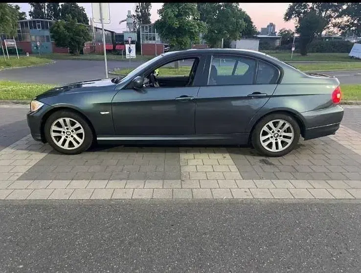 Gebraucht BMW 318 143 PS (105 kW) 2009 Grün Limousine