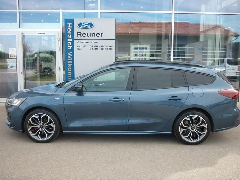 Używany Ford Focus ST-Line 155 KM (114 kW) 2022 Niebieski Sedan/Limuzyna