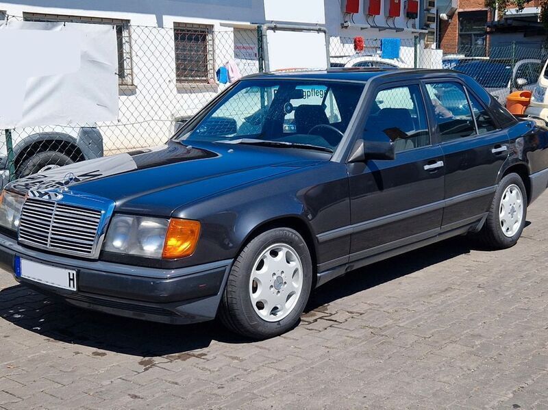 Schwarz Gebraucht 1988 Mercedes E250 Limousine | 19.500 € - Bild 1/4
