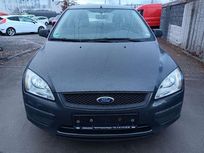 Graphitgrau metallic Gebraucht 2005 Ford Focus Trend Kombi | 499 € (Superpreis) - Bild 1/4