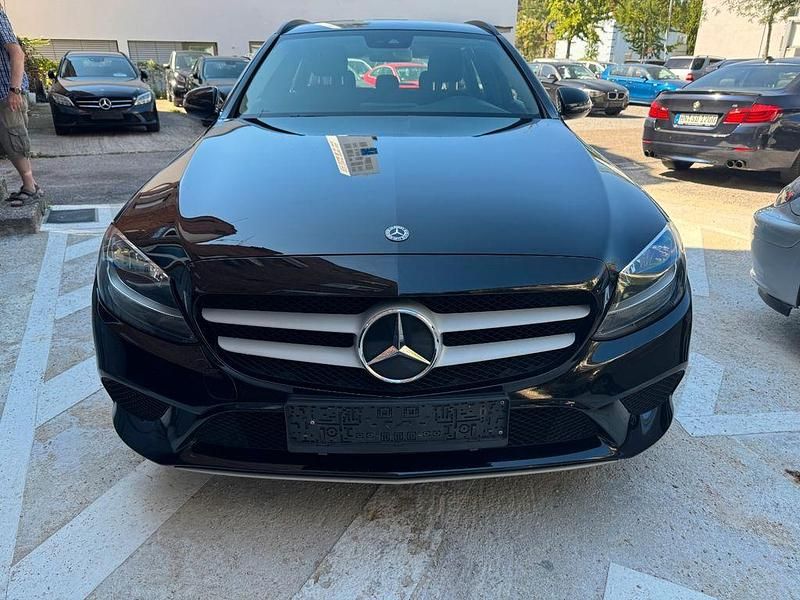 Schwarz Gebraucht 2019 Mercedes C200 Limousine | 17.900 € (Fairer Preis) - Bild 1/4