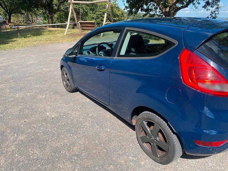 Gebraucht Ford Fiesta 60 PS (44 kW) 2009 Blau Kleinwagen