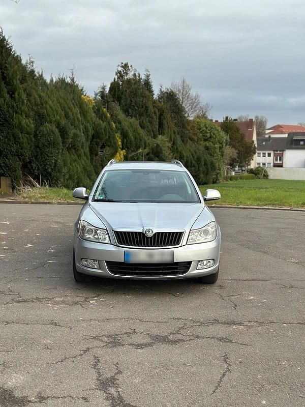 Gebraucht Skoda Octavia 122 PS (89 kW) 2009 Silber Kombi