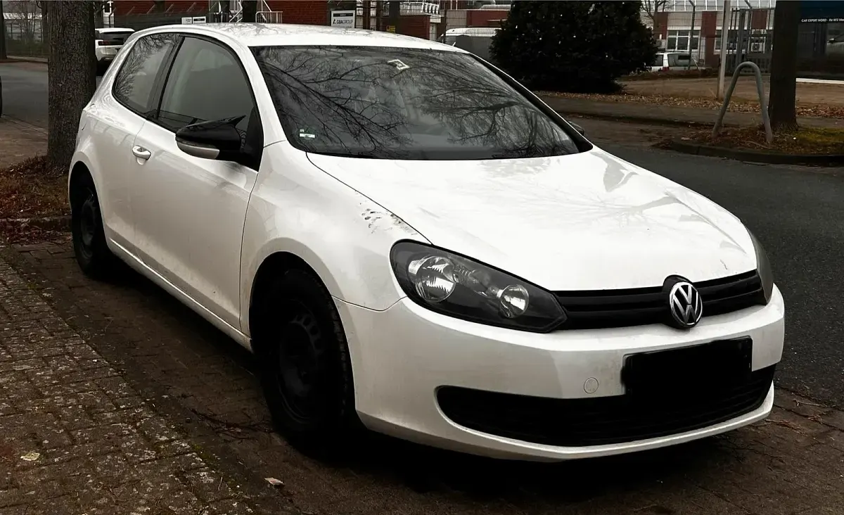 Gebraucht VW Golf VI 140 PS (102 kW) 2011 Weiß Kleinwagen