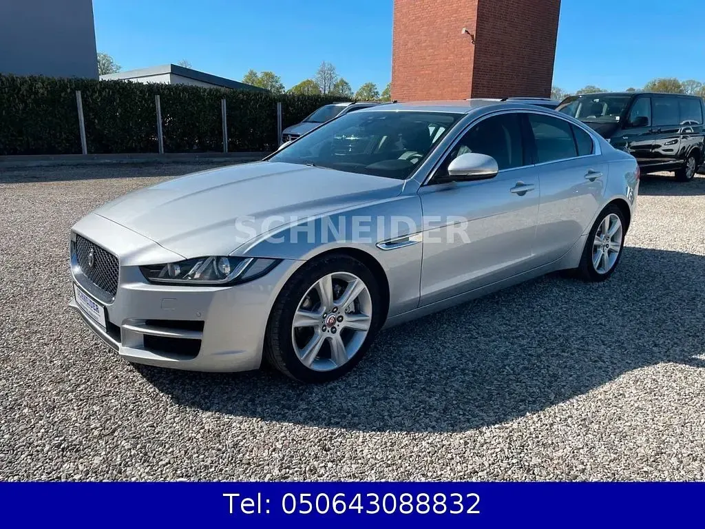 Gebraucht Jaguar XE Prestige 179 PS (131 kW) 2015 Silber Limousine
