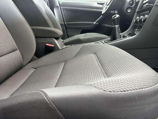 Schwarz metallic Gebraucht 2017 VW Golf VII Comfortline | 14.090 € (Fairer Preis) - Bild 1/4