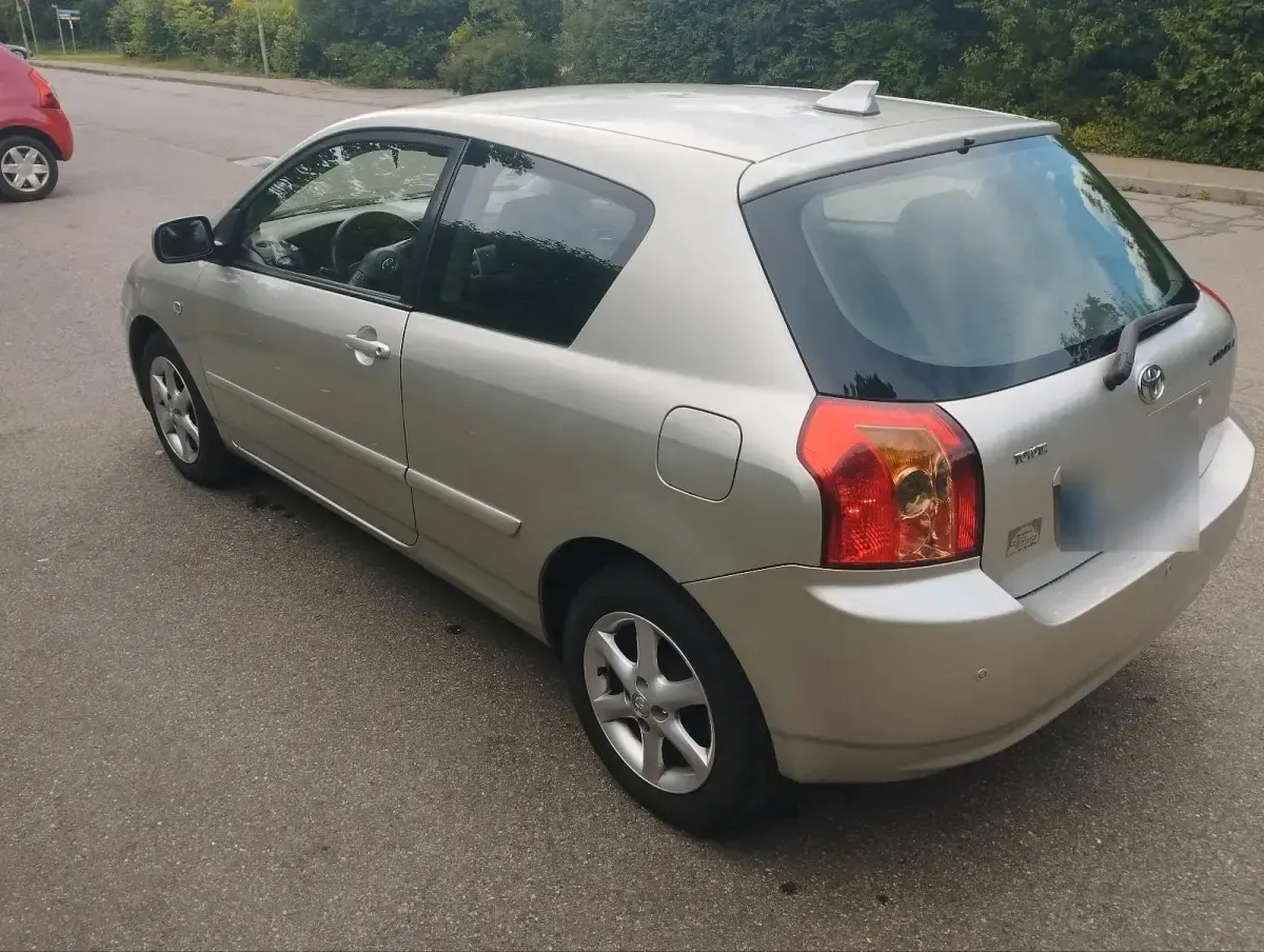 Gebraucht Toyota Corolla 97 PS (71 kW) 2004 Silber Kleinwagen