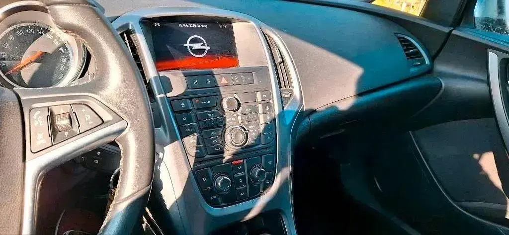 Gebraucht Opel Astra Edition 110 PS (80 kW) 2015 Silber Kombi