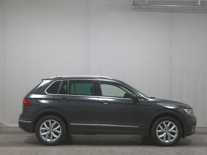 Grau Gebraucht 2020 VW Tiguan Highline SUV | 18.980 € (Superpreis) - Bild 1/4