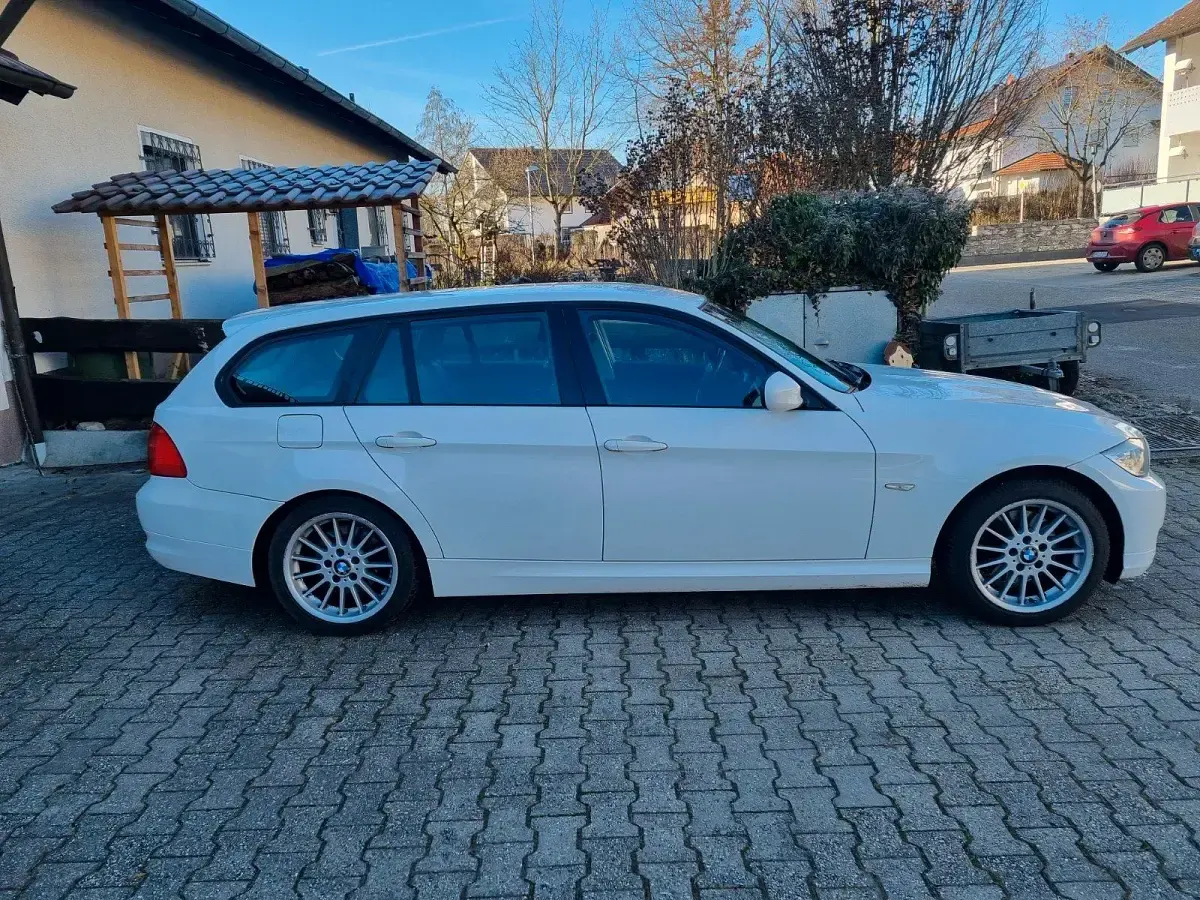 Gebraucht BMW 320 184 PS (135 kW) 2010 Weiß Kombi