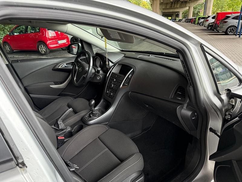 Silber Gebraucht 2016 Opel Astra Kombi | 5.500 € (Superpreis) - Bild 1/4