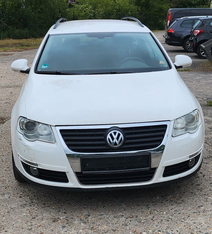Weiß Gebraucht 2009 VW Passat Comfortline Kombi | 3.000 € (Fairer Preis) - Bild 1/4