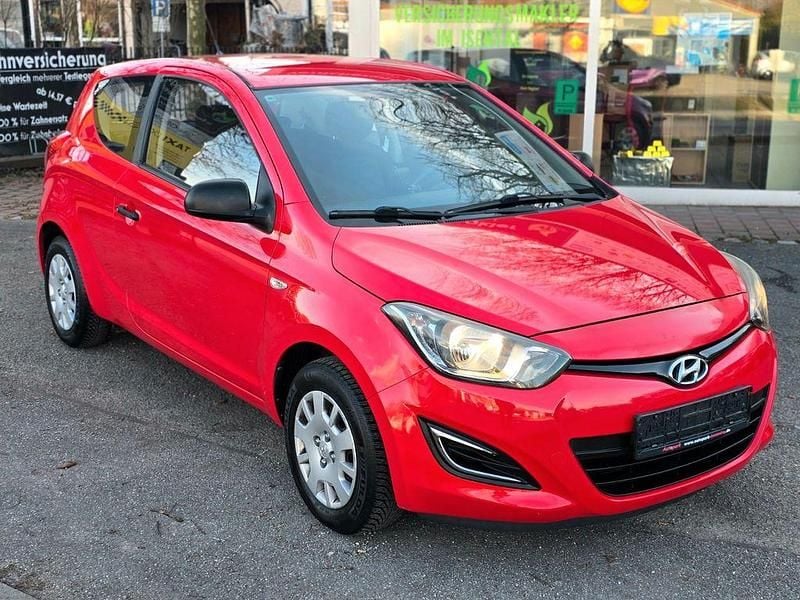 Gebraucht Hyundai i20 Trend 86 PS (63 kW) 2013 Rot Kleinwagen
