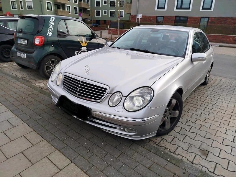 Gebraucht Mercedes E200 Avantgarde 163 PS (119 kW) 2004 Grau Limousine