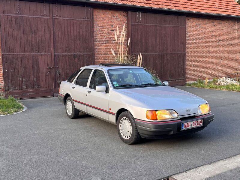 Silber Gebraucht 1989 Ford Sierra Limousine | 2.699 € - Bild 1/4