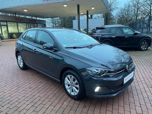 Gebraucht VW Polo Comfortline 80 PS (58 kW) 2021 Urano grau Kleinwagen