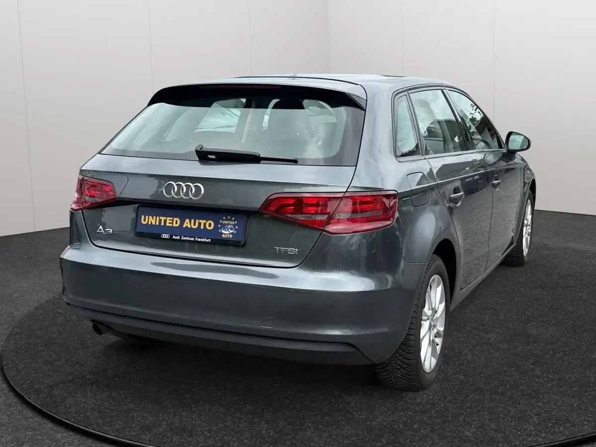 Gebraucht Audi A3 Attraction 110 PS (80 kW) 2014 Grau Kombi