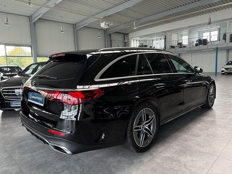 Gebraucht Mercedes E220 AMG 197 PS (144 kW) 2024 Schwarz Kombi