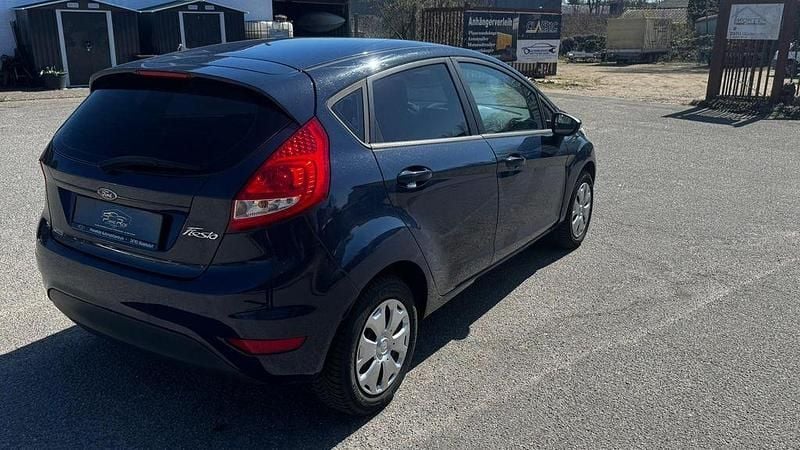 Gebraucht Ford Fiesta Trend 60 PS (44 kW) 2010 Blau Kleinwagen