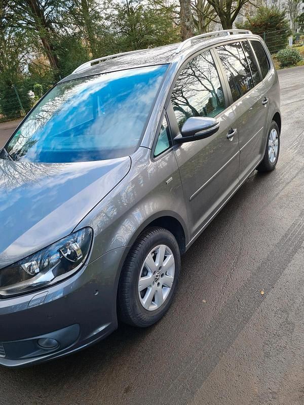 Gebraucht VW Touran Life 105 PS (77 kW) 2014 Braun Van / Kleinbus