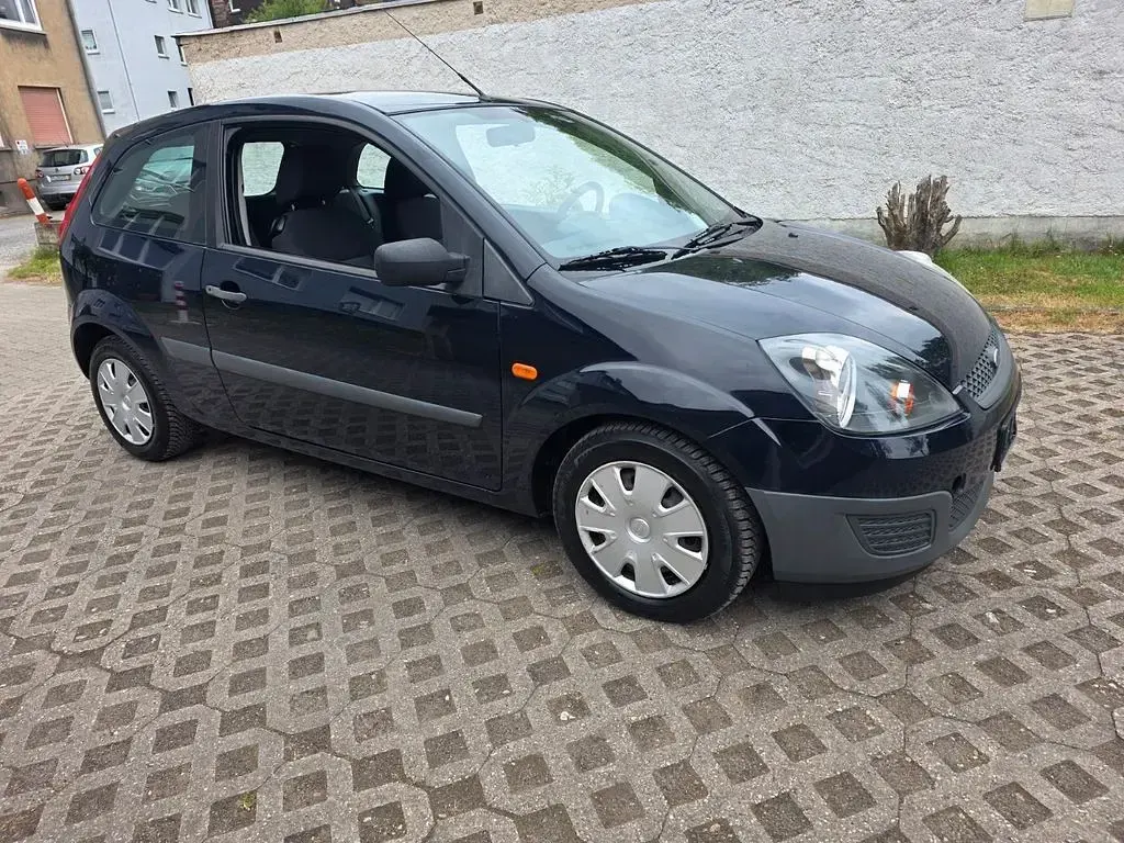Gebraucht Ford Fiesta 80 PS (58 kW) 2007 Blau Kleinwagen
