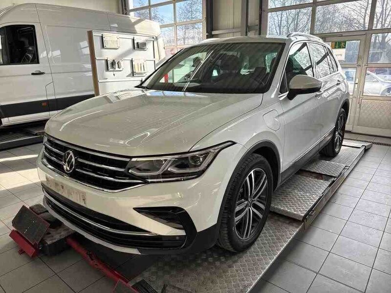 Weiß Gebraucht 2021 VW Tiguan Elegance SUV | 26.900 € (Guter Preis) - Bild 1/4
