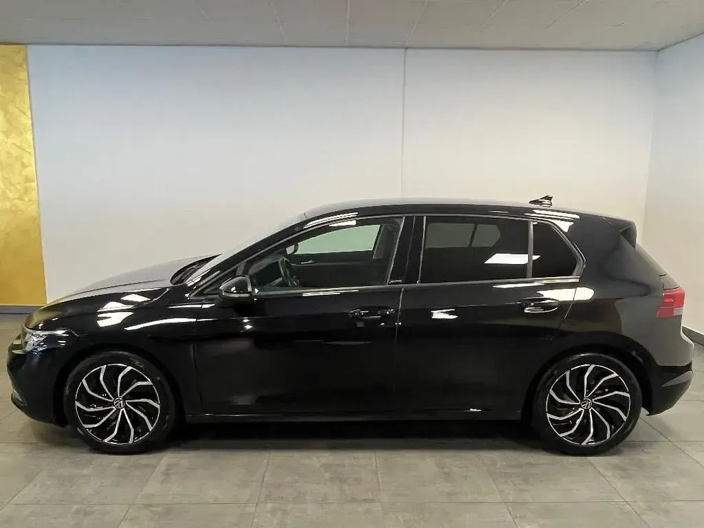 Gebraucht VW Golf VIII Active 150 PS (110 kW) 2022 Schwarz Limousine