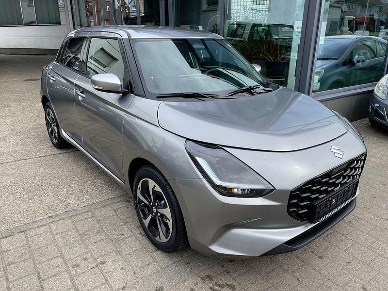 Neu Suzuki Swift Comfort+ 83 PS (61 kW) 2025 Silber Kleinwagen