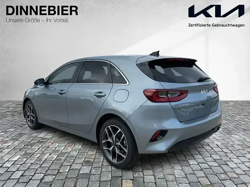 Neu Kia Ceed Platinum 140 PS (102 kW) 2025 Silber (metallic) Kleinwagen