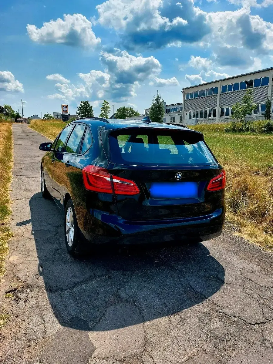 Gebraucht BMW 218 Active Tourer Advantage 136 PS (100 kW) 2016 Schwarz Van / Kleinbus