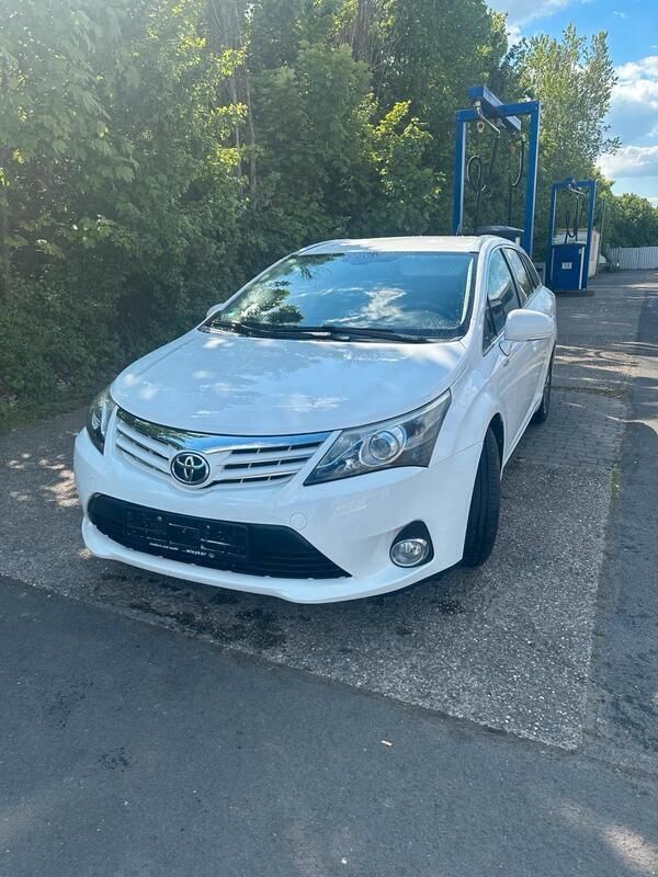 Weiß Gebraucht 2013 Toyota Avensis T2 Kombi | 5.450 € (Guter Preis) - Bild 1/4
