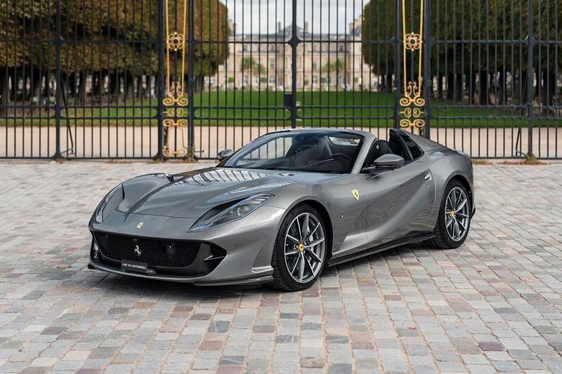 Grau Gebraucht 2020 Ferrari 812 Cabrio | 459.500 € - Bild 1/4