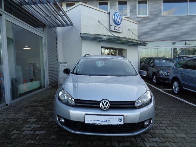 Gebraucht VW Golf VII Match 140 PS (102 kW) 2013 Silber metallic Kombi