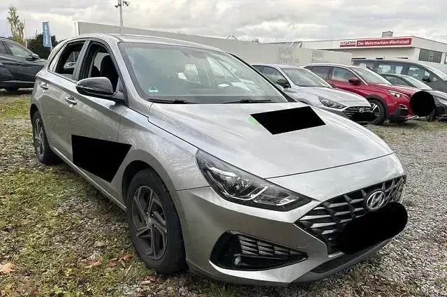 Gebraucht Hyundai i30 Edition 30 120 PS (88 kW) 2022 Shimmering silver / met Limousine