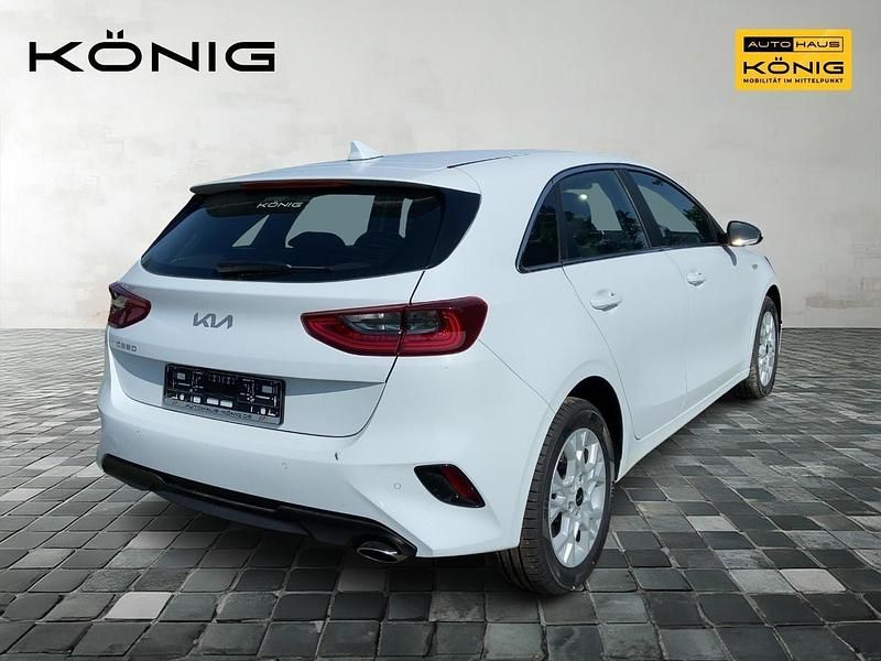 Neu Kia Ceed Vision 140 PS (102 kW) 2025 Weiß Kleinwagen