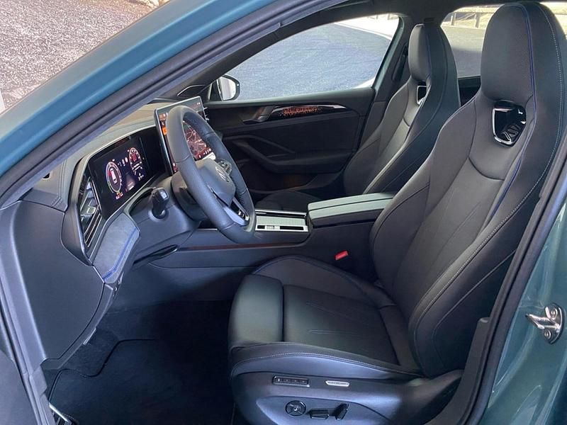 Gebraucht VW Passat R-line 272 PS (200 kW) 2025 Grün Limousine