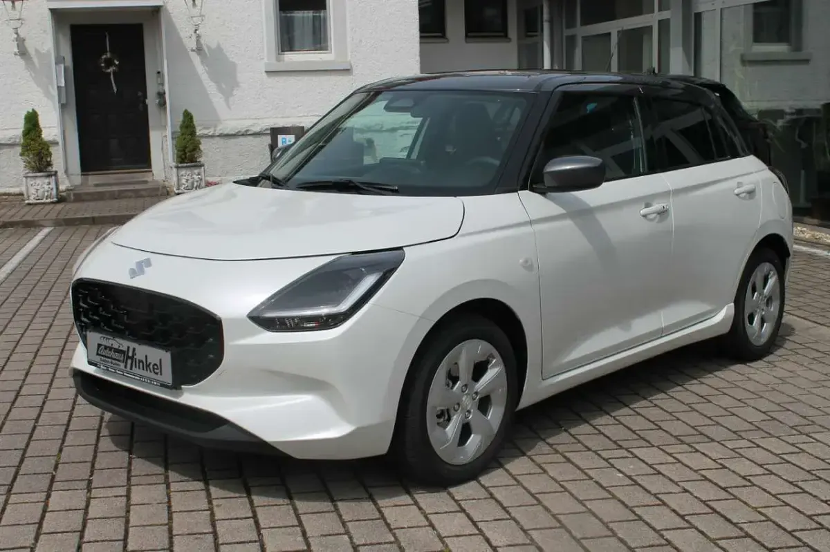 Neu Suzuki Swift Comfort 82 PS (60 kW) 2026 Pure white / mineral gray Kleinwagen