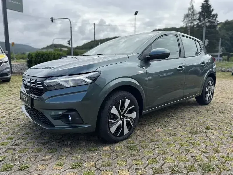 Käytetty Dacia Sandero Expression 91 HP (66 kW) 2025 Vihreä Viistoperä