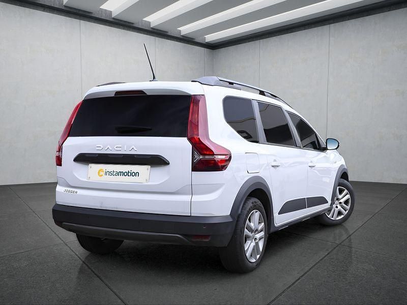 Gebraucht Dacia Jogger 101 PS (74 kW) 2024 Weiß Van / Kleinbus