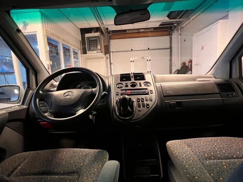 Gebraucht Mercedes V220 122 PS (89 kW) 2002 Silber Van / Kleinbus