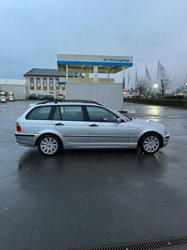 Gebraucht BMW 320 150 PS (110 kW) 2004 Grau Kombi