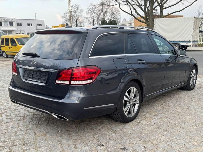 Gebraucht Mercedes E200 136 PS (100 kW) 2013 Grau Kombi