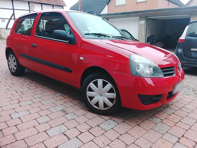 Gebraucht Renault Clio II 60 PS (44 kW) 2007 Rot Kleinwagen