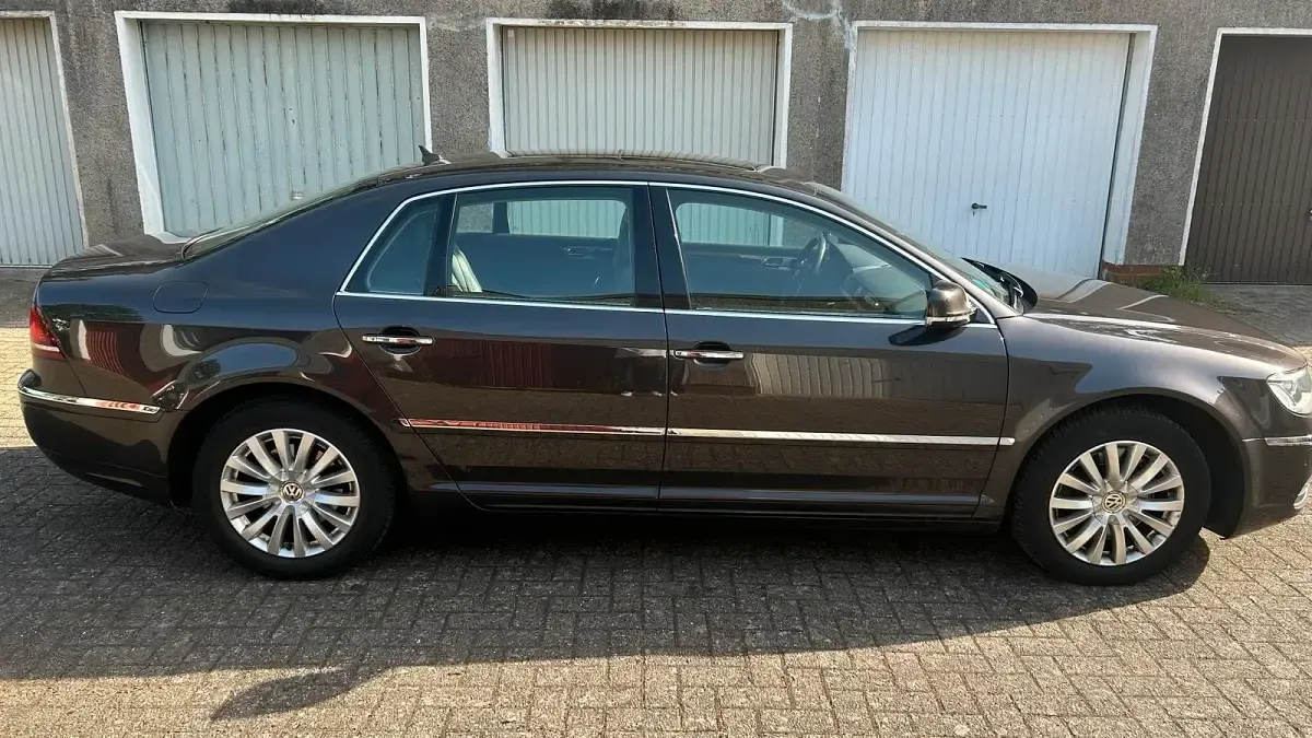 Gebraucht VW Phaeton 245 PS (180 kW) 2014 Andere farben Limousine