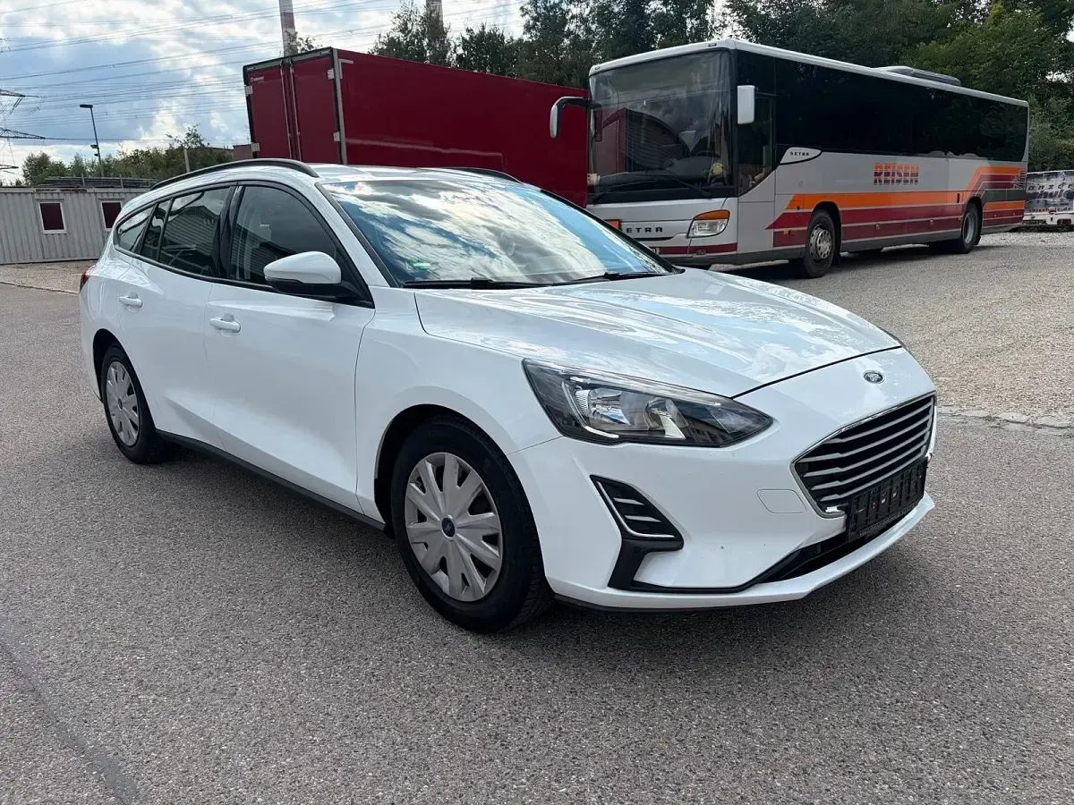 Gebraucht Ford Focus 95 PS (69 kW) 2019 Weiß Kombi