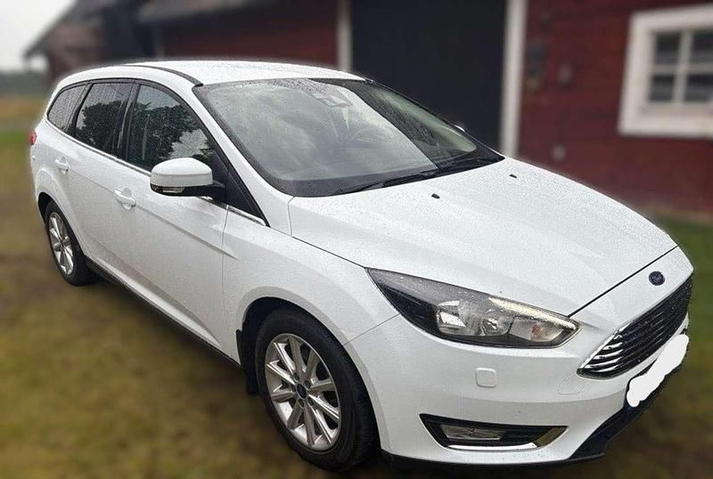 Gebraucht Ford Focus 101 PS (74 kW) 2015 Weiß Kombi