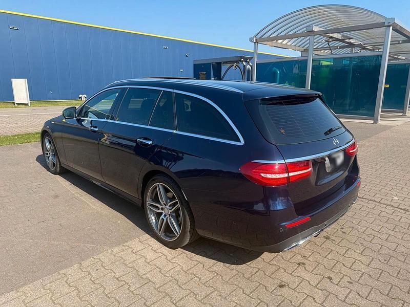 Gebraucht Mercedes E220 AMG line 194 PS (142 kW) 2017 Blau Kombi
