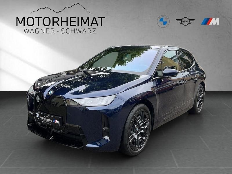 Blau Neu 2025 BMW iX Sport Line SUV | 85.745 € (Fairer Preis) - Bild 1/3