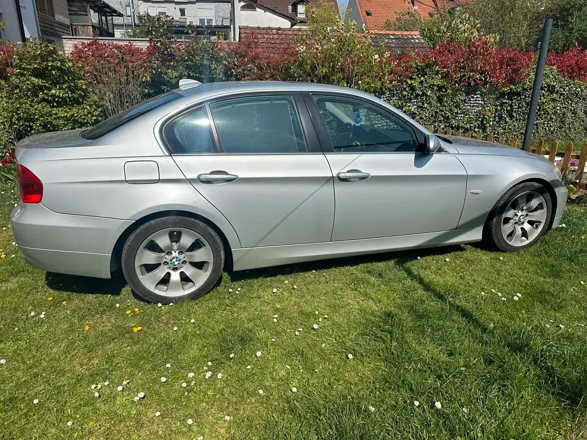 Gebraucht BMW 325 197 PS (144 kW) 2008 Silber Limousine