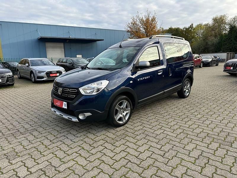 Blau Gebraucht 2019 Dacia Dokker Stepway Van / Kleinbus | 11.850 € (Fairer Preis) - Bild 1/4
